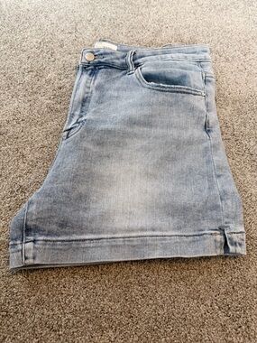 Light Wash Denim Jean Shorts - Women